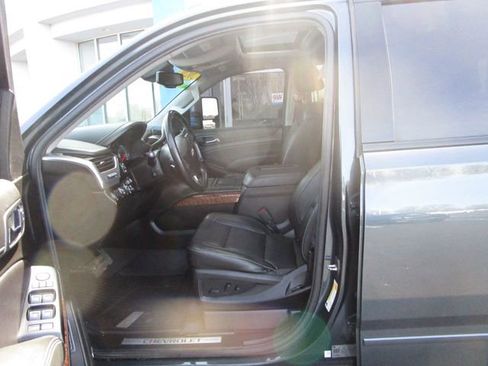 Used 2020 Chevrolet Suburban Premier image 19