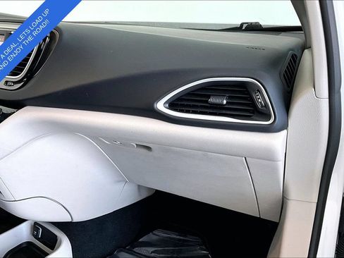 Used 2023 Chrysler Voyager LX FWD image 20