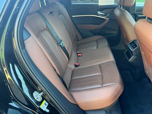 Used 2022 Audi e-tron Premium AWD/4WD image 26