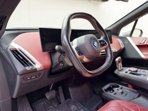 Used 2024 BMW iX xDrive50 w/ Premium Package AWD/4WD image 4