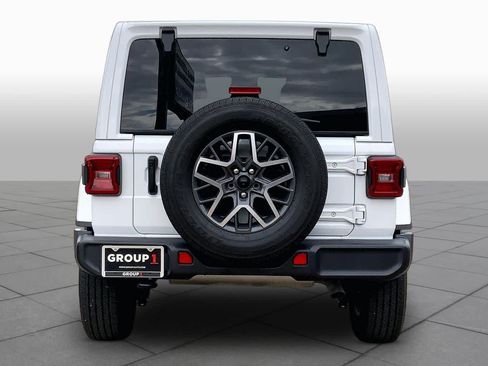 Used 2024 Jeep Wrangler Unlimited Sahara AWD/4WD image 5