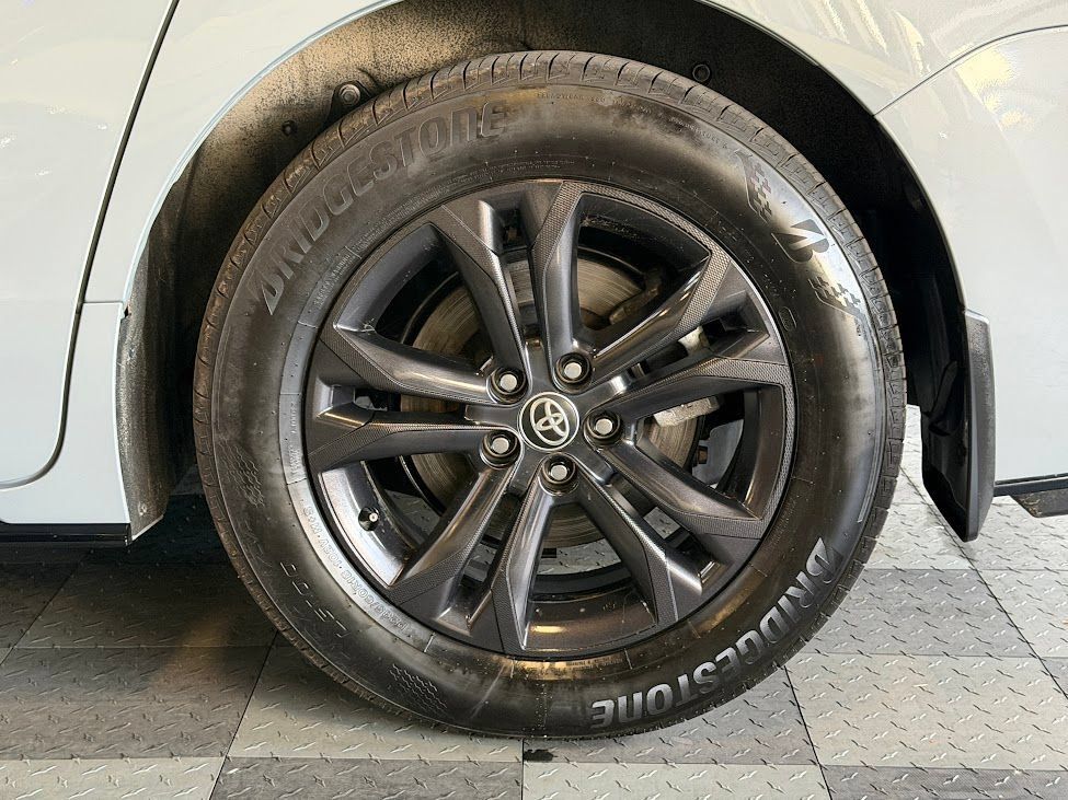 Used 2025 Toyota Sienna XSE AWD/4WD image 31