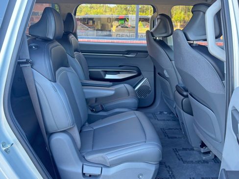 Used 2024 Kia EV9 Light Long Range image 40