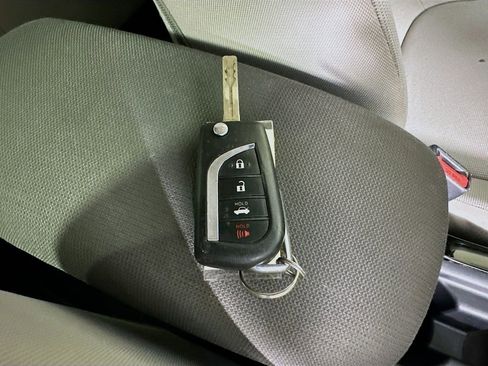 Used 2020 Toyota Corolla LE FWD image 37