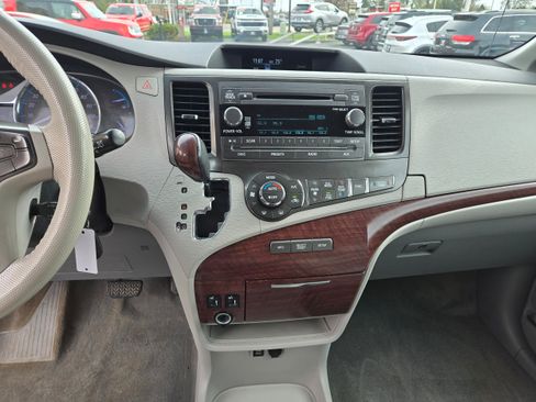 Used 2013 Toyota Sienna XLE AWD/4WD image 7