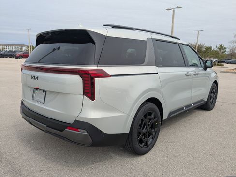 New 2026 Kia Carnival SX Prestige FWD image 4