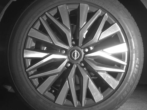 Used 2025 Nissan Altima 2.5 SV FWD image 15