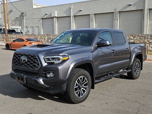 Used 2021 Toyota Tacoma image 1