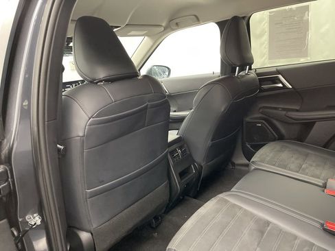 Used 2025 Mitsubishi Outlander SE image 24