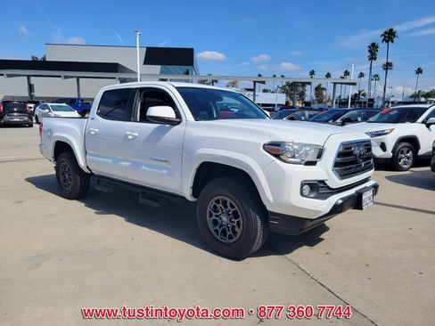 Certified 2018 Toyota Tacoma SR5 image 2