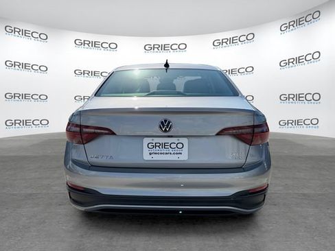 Used 2022 Volkswagen Jetta SE FWD image 6