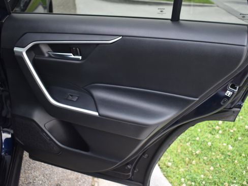 Used 2020 Toyota RAV4 XLE Premium FWD image 57