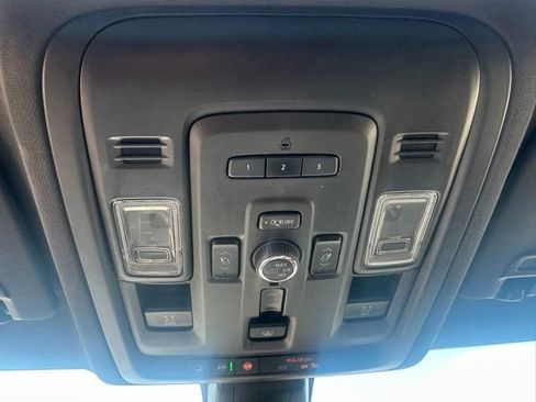 Used 2022 Chevrolet Tahoe Premier AWD/4WD image 28