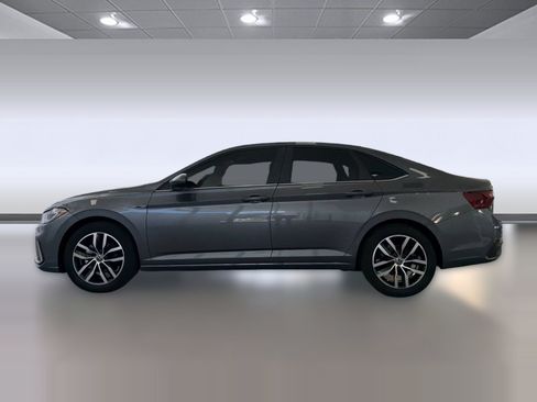 Used 2025 Volkswagen Jetta SE w/ Sunroof Package FWD image 2