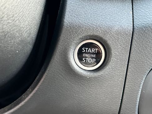 Used 2023 Nissan Frontier PRO-4X w/ Technology Package image 24