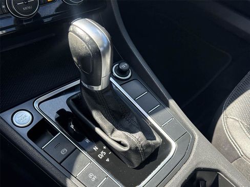 Used 2019 Volkswagen Jetta SEL Premium FWD image 19