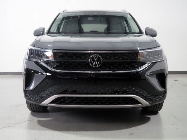 Used 2023 Volkswagen Taos SE w/ Sunroof Package w/ Panoramic Sunroof Package FWD image 38