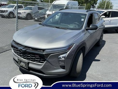 Used 2024 Chevrolet Trax RS w/ Driver Confidence Package FWD image 1