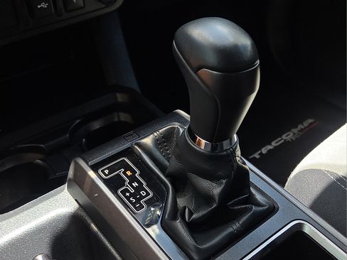Certified 2023 Toyota Tacoma TRD Off-Road AWD/4WD image 26