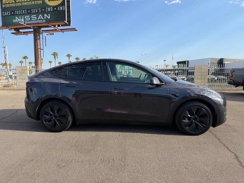 Used 2024 Tesla Model Y Long Range AWD/4WD image 7