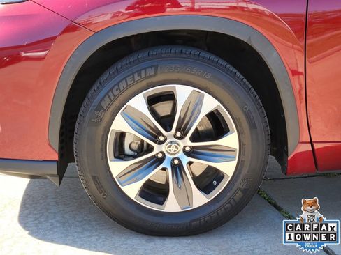 Used 2021 Toyota Highlander XLE FWD image 11