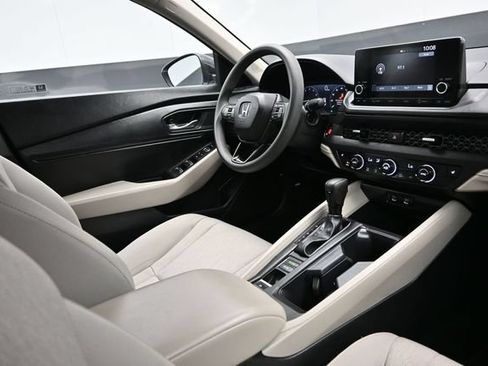 Used 2025 Honda Accord SE image 14