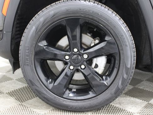 Used 2023 Jeep Grand Cherokee Limited w/ Black Appearance Package image 49