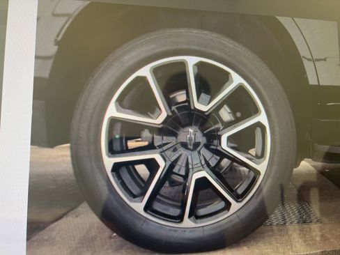 Used 2022 Chevrolet Tahoe RST w/ Luxury Package AWD/4WD image 9