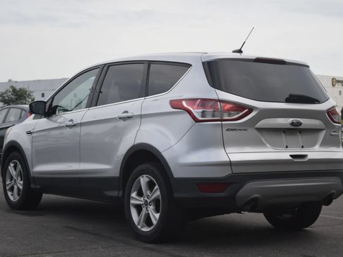 Used 2015 Ford Escape SE FWD image 2