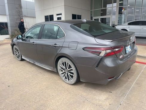Used 2021 Toyota Camry SE image 6