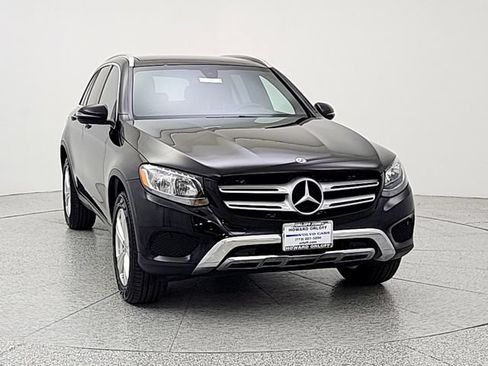 Used 2018 Mercedes-Benz GLC 300 4MATIC image 2