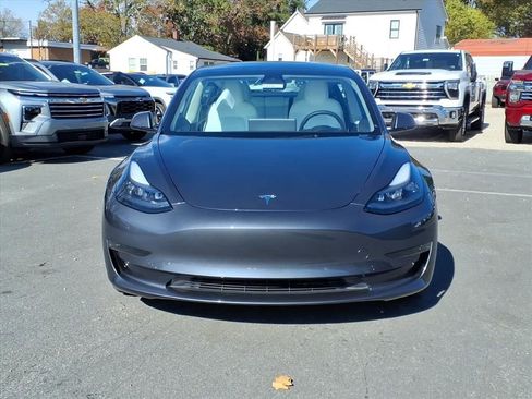 Used 2023 Tesla Model 3 Standard Range image 2