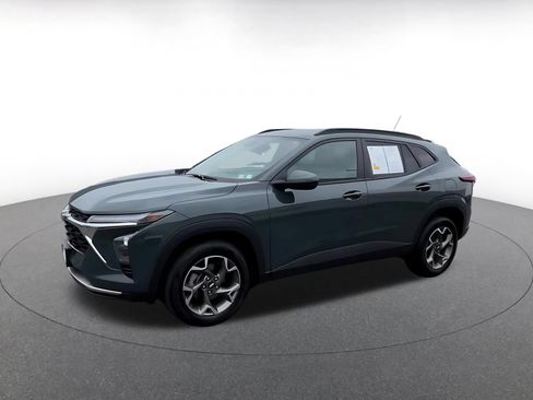 Used 2025 Chevrolet Trax LT w/ LT Convenience Package FWD image 7
