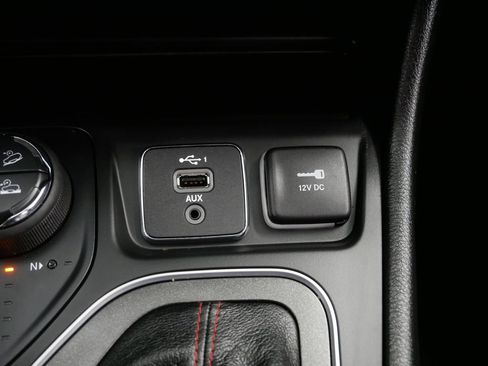 Certified 2022 Jeep Cherokee Trailhawk w/ Premium Leather Package image 36