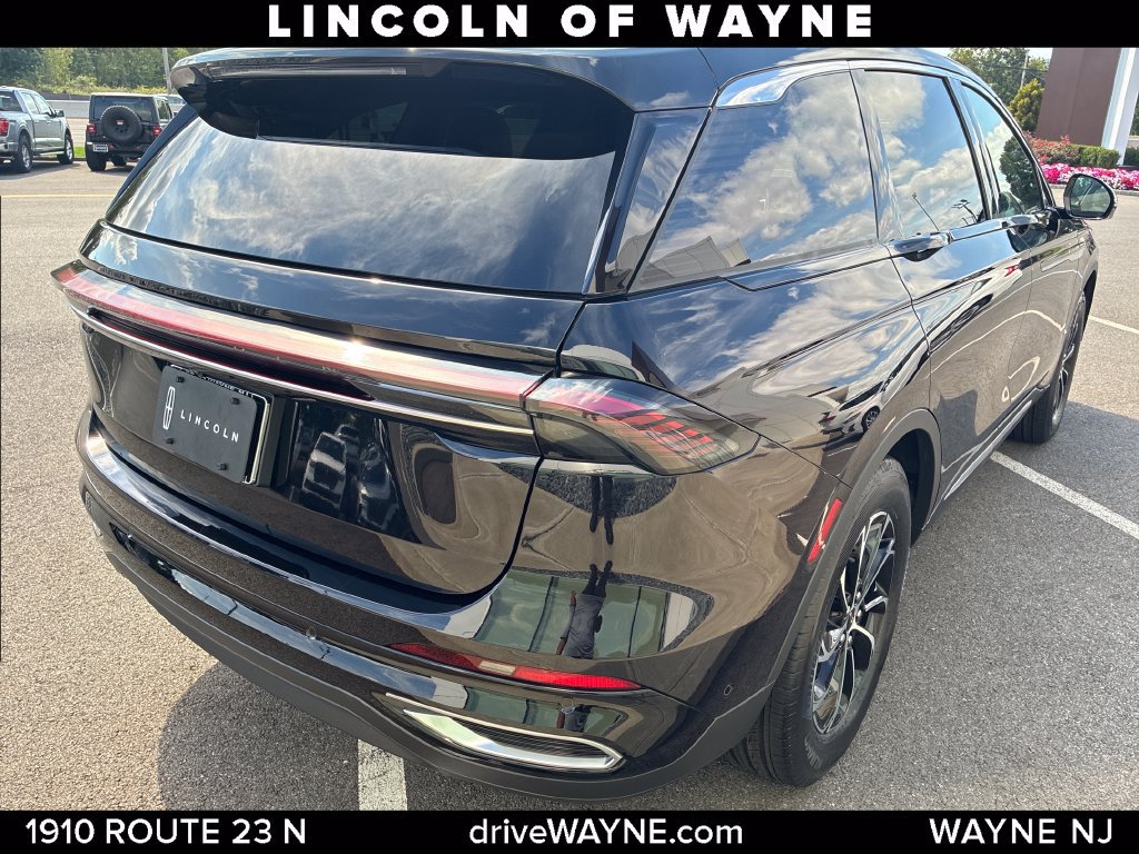 Certified 2024 Lincoln Nautilus Premier w/ Equipment Group 102A AWD/4WD image 8