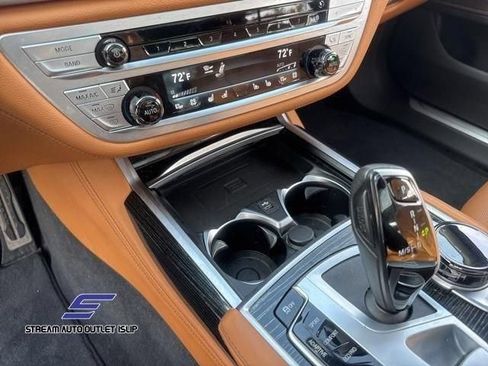 Used 2022 BMW 750Li xDrive AWD/4WD image 50