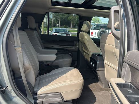Used 2019 Ford Expedition Limited w/ Equipment Group 302A AWD/4WD image 11