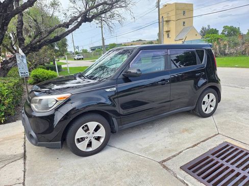 Used 2015 Kia Soul FWD image 3