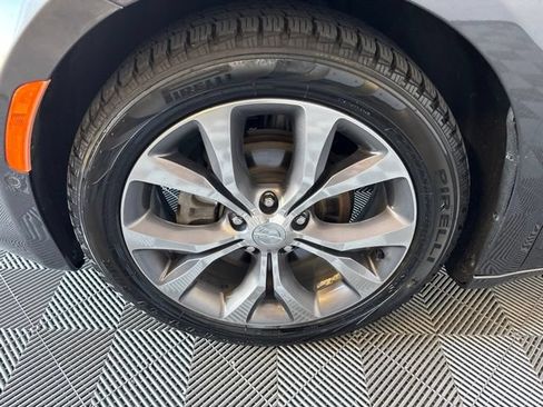 Used 2019 Chrysler Pacifica Limited w/ Tire & Wheel Group FWD image 40