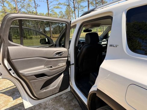 Used 2019 GMC Acadia SLT FWD image 22