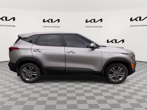 Used 2021 Kia Seltos LX AWD/4WD image 2