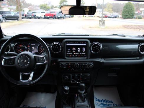 Used 2020 Jeep Wrangler Unlimited Sahara image 13