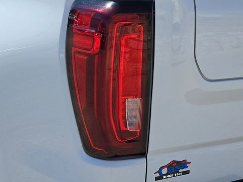 Used 2025 GMC Sierra 1500 SLT image 10