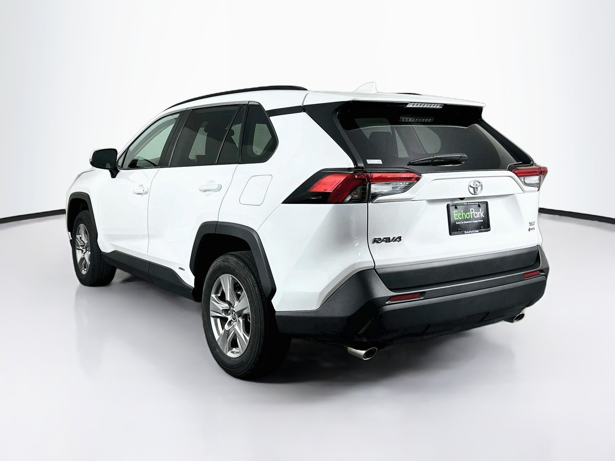 Used 2025 Toyota RAV4 XLE AWD/4WD image 5