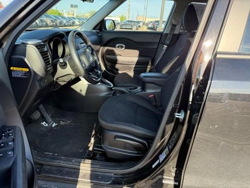 Used 2014 Kia Soul FWD image 2