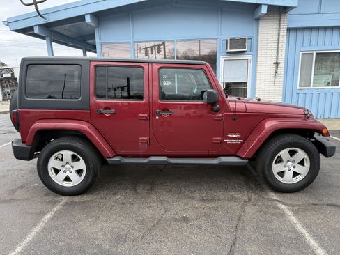 Used 2012 Jeep Wrangler Unlimited Sahara w/ Connectivity Group image 6