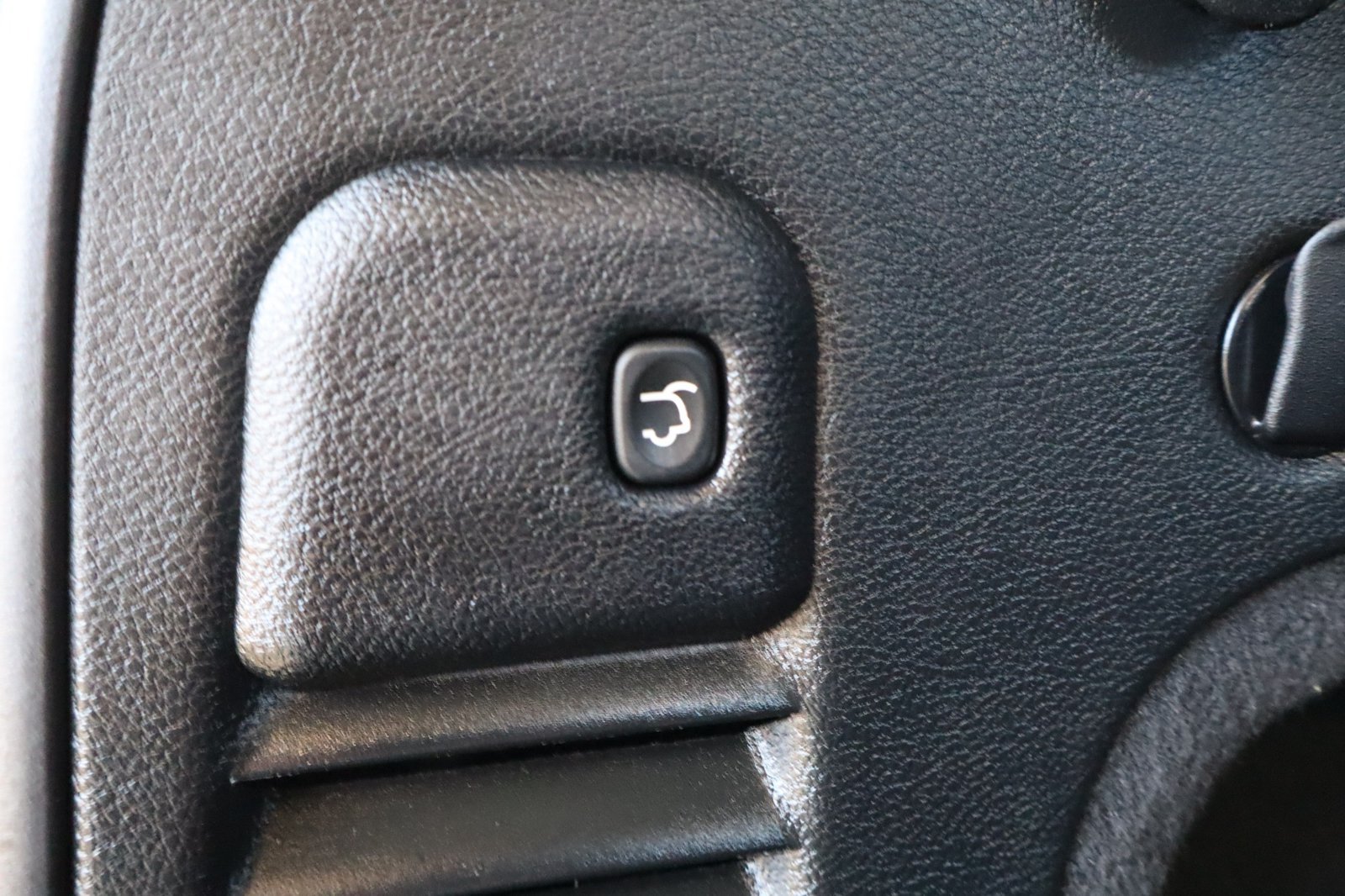Used 2021 Jeep Grand Cherokee Trailhawk AWD/4WD image 40