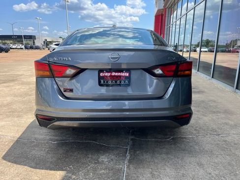 Used 2024 Nissan Altima 2.5 SV FWD image 3