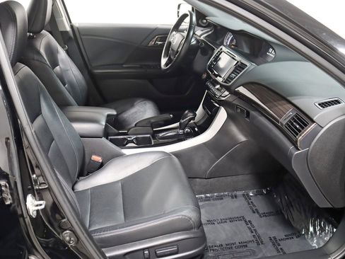 Used 2016 Honda Accord Touring image 30