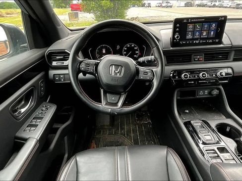 Used 2025 Honda Pilot TrailSport image 3